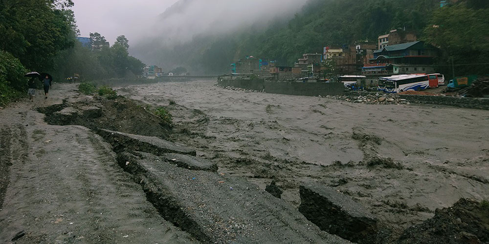 कालीगण्डकीले तटबन्ध बगाएपछि बेनीमा कटान